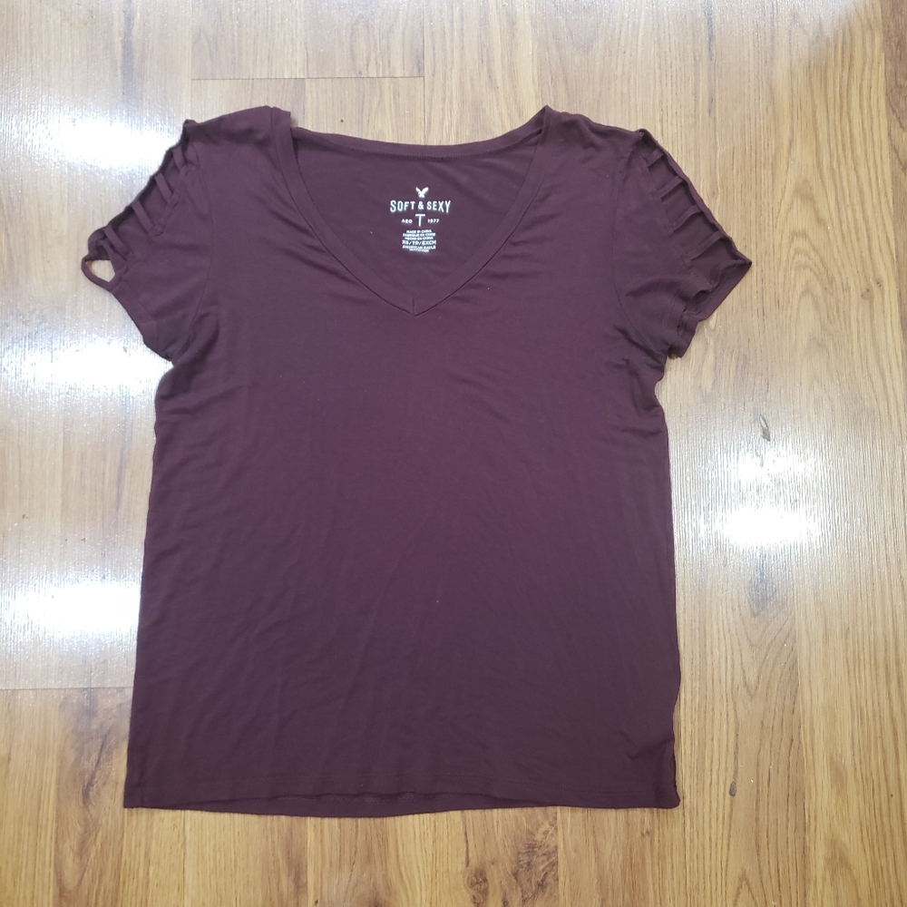 American Eagle Soft & Sexy Burgundy Slotted Shoulder V-Neck Tee!